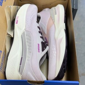 Brooks Adrenaline GTS 24